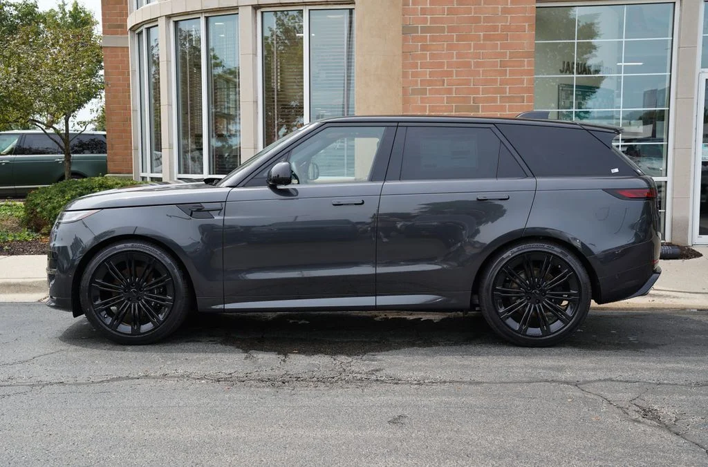 New 2026 Carpathian Grey Land Rover Dynamic SE image 2