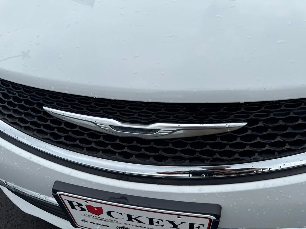 Used 2016 White Chrysler Limited image 9