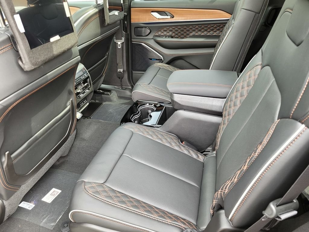 New 2026 Gray Jeep Summit image 6