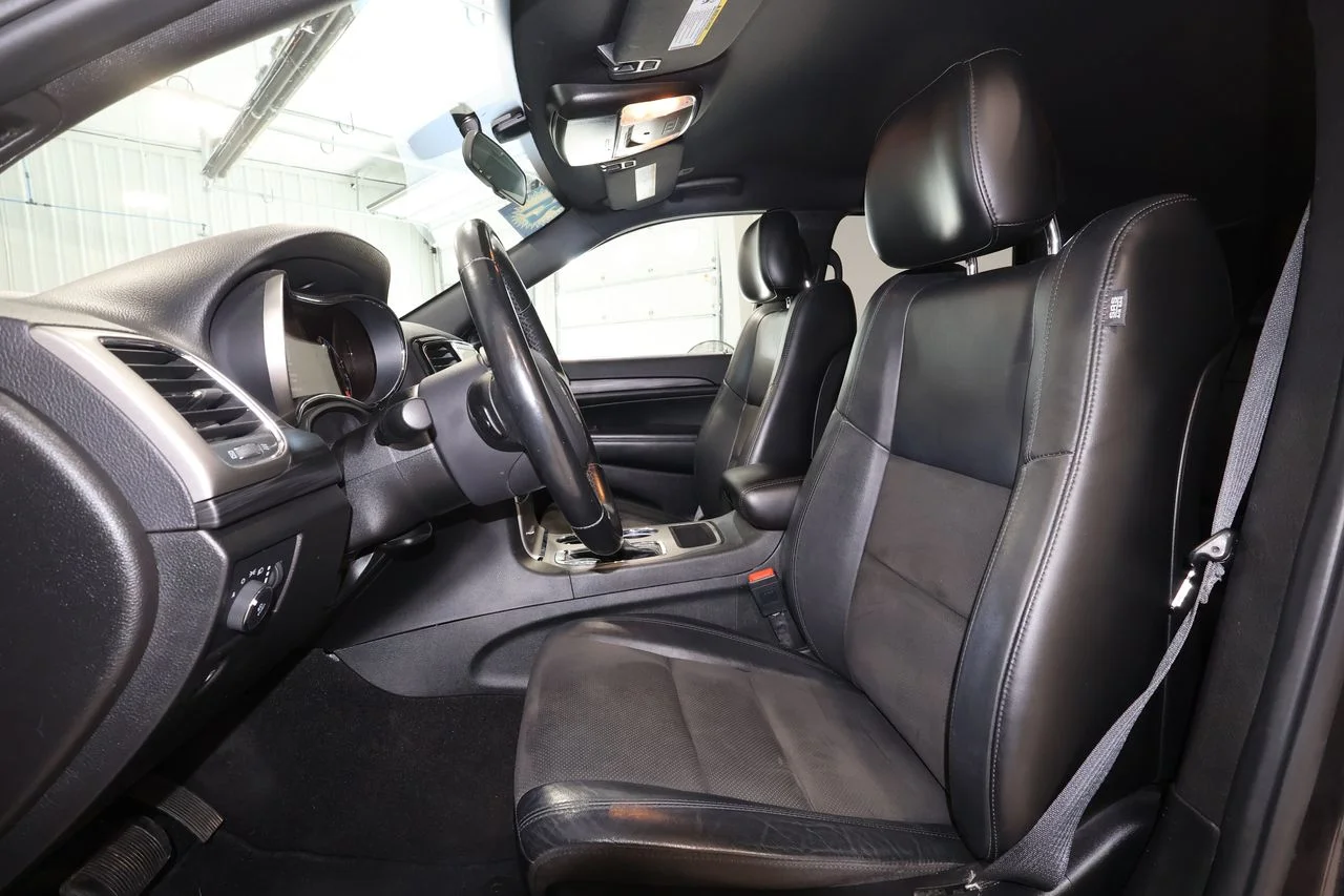 Used 2021 Gray Jeep Laredo X image 13