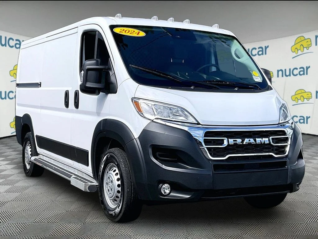 Used 2025 White Ram Base image 1