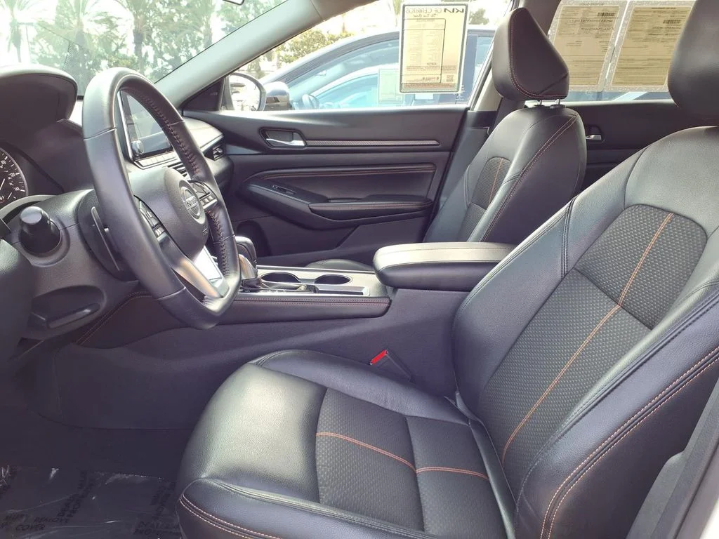 Used 2020 White Nissan 2.5 SR image 9