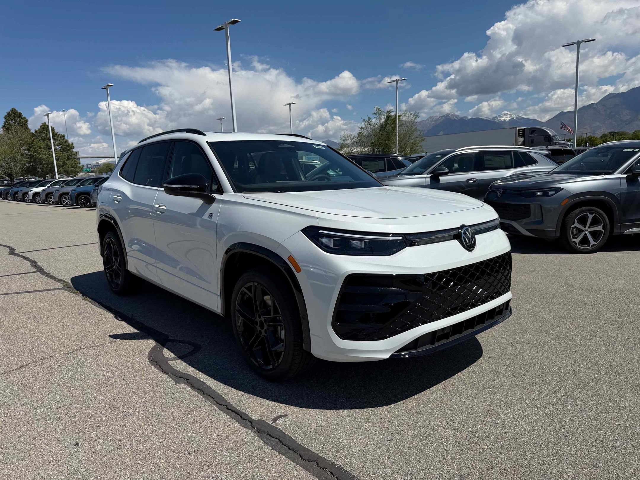 New 2026 Opal White Volkswagen SE R-Line Black image 10