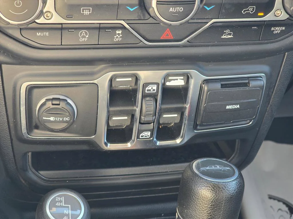 Used 2020 White Jeep Altitude image 16