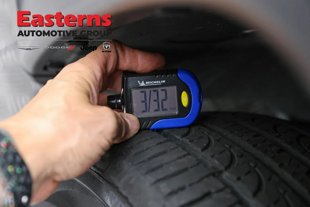 Certified Used 2024 Black Jeep Latitude Lux image 28