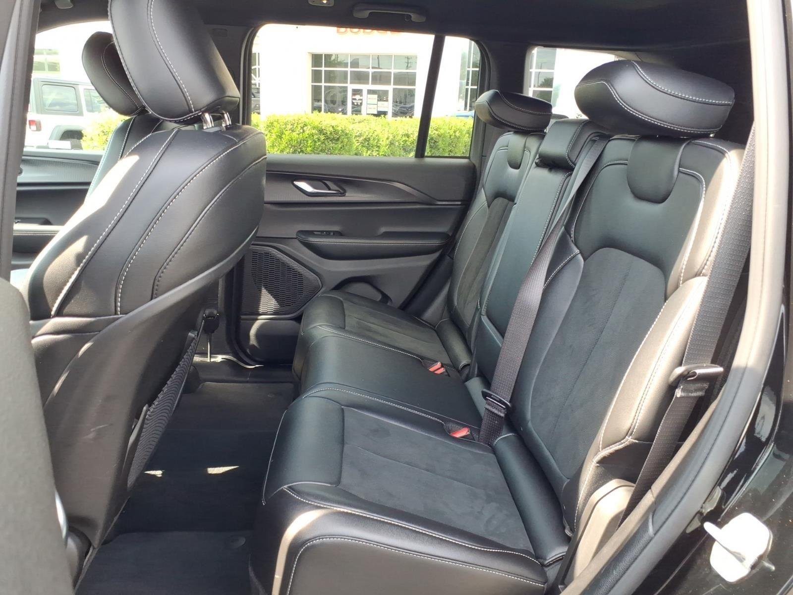 Used 2025 Diamond Black Crystal Pearlcoat Jeep Altitude image 17