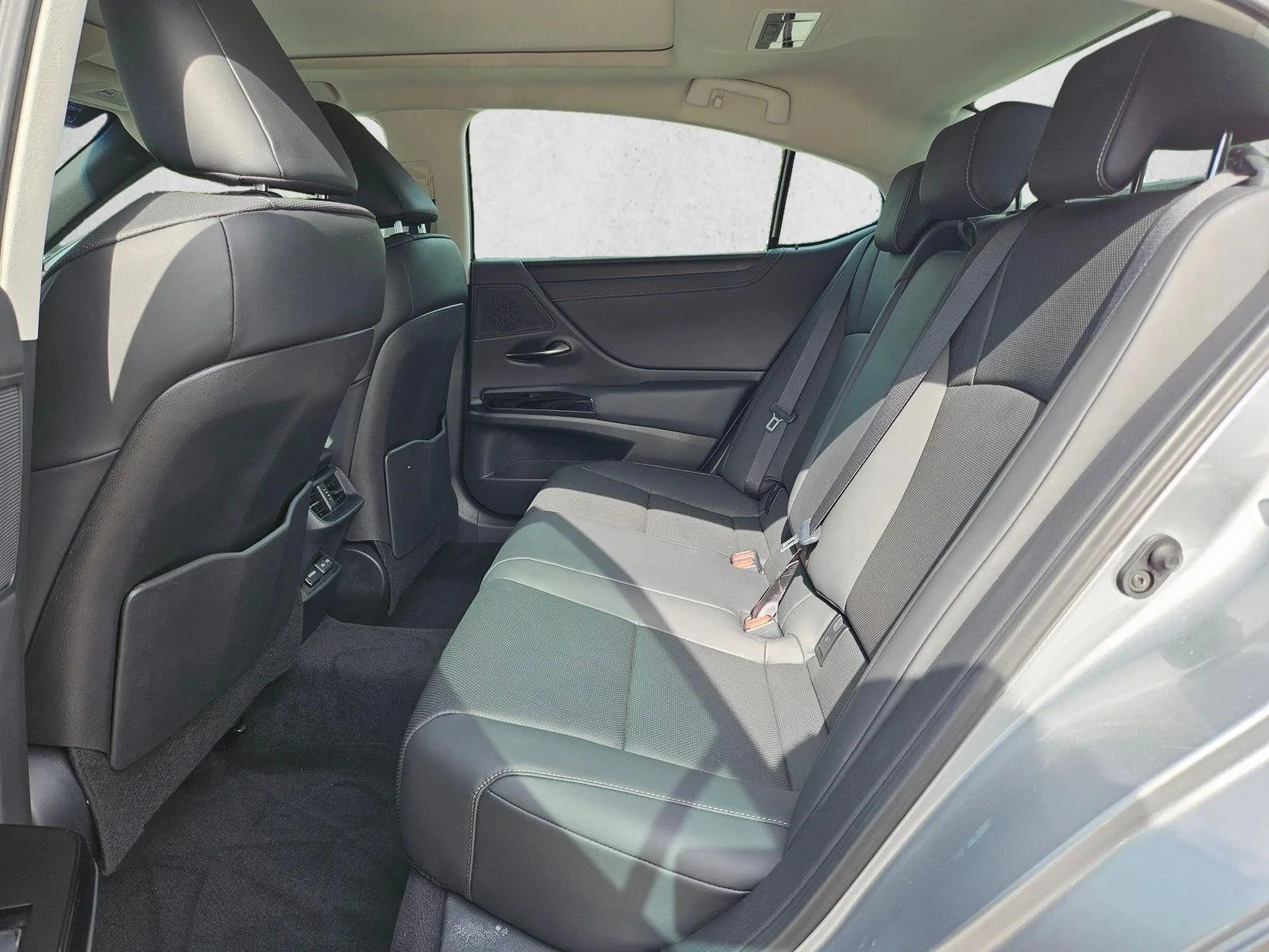 Certified Used 2025 Iridium Lexus  image 18