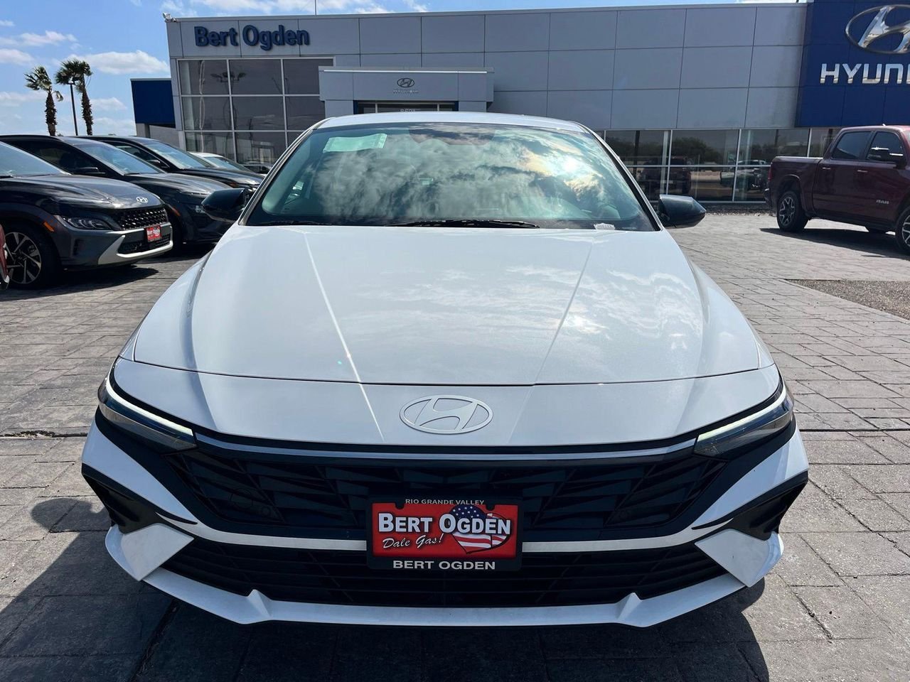 New 2025 White Hyundai SEL Sport image 2