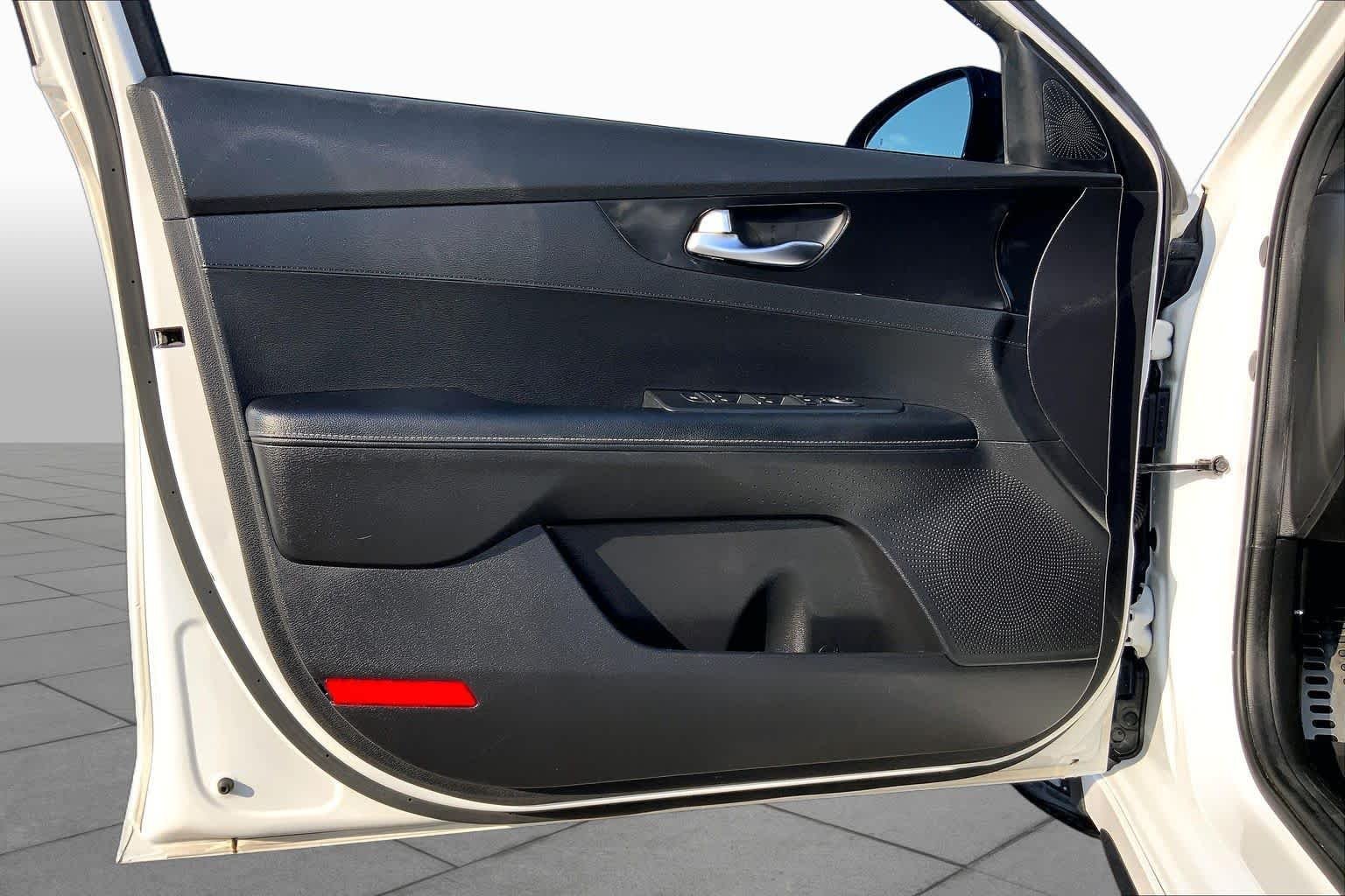 Used 2021 Snow White Pearl Kia GT-Line image 22