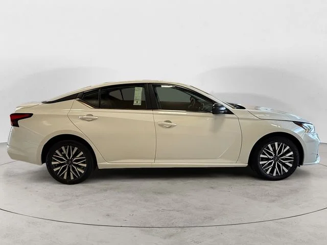New 2026 White Nissan 2.5 SV image 6