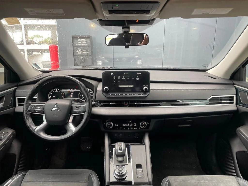 Used 2022 Gray Mitsubishi SE image 11