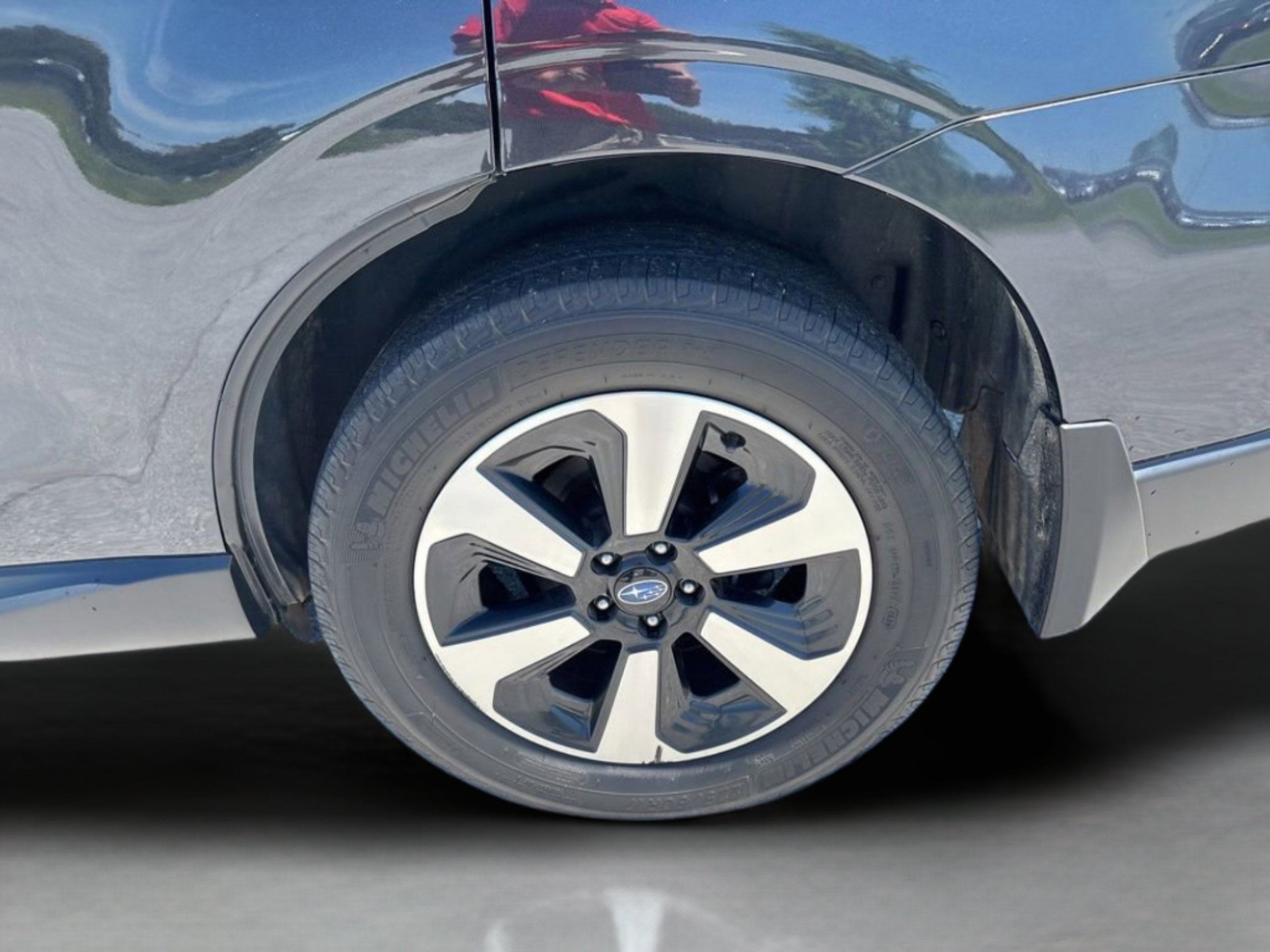 Used 2017 Dark Gray Metallic Subaru Limited image 35