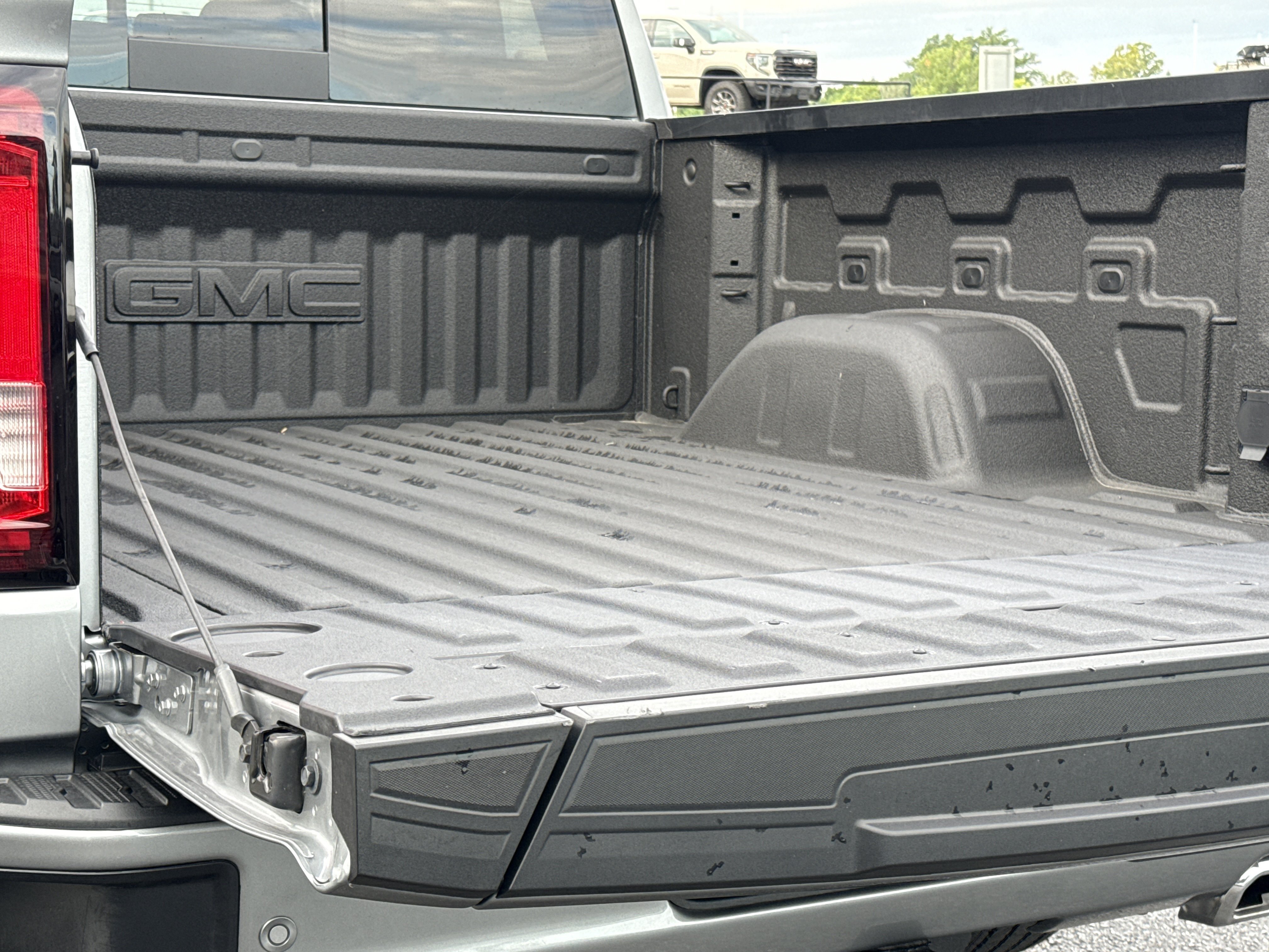 Used 2026 Sterling Metallic GMC Denali image 9