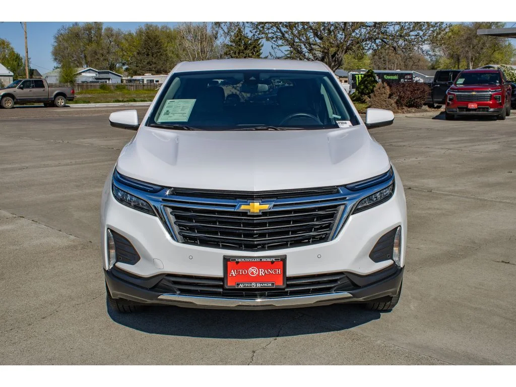 Used 2024 Summit White Chevrolet LT image 3