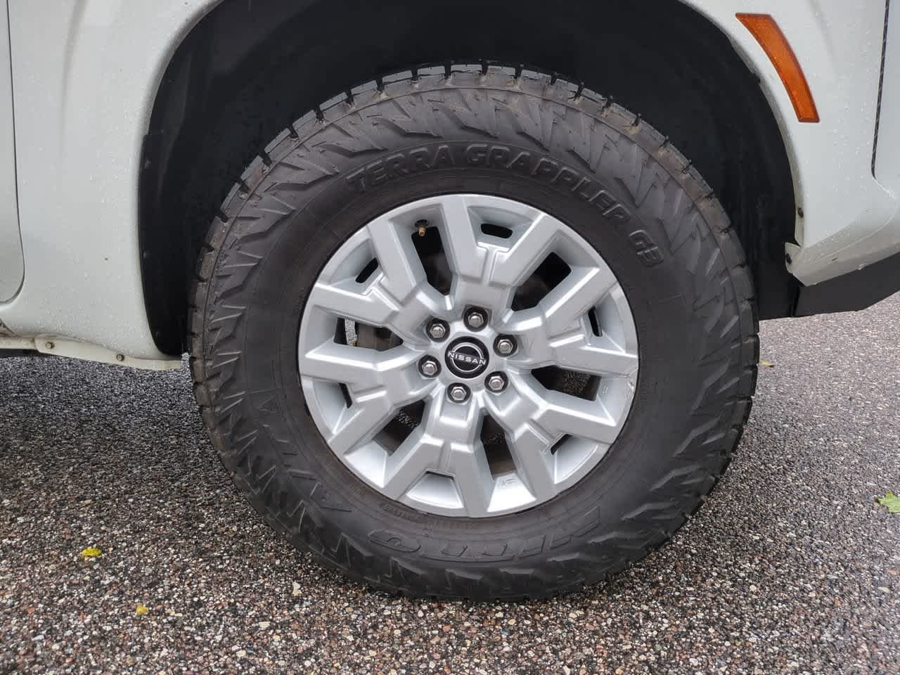 Used 2022 Glacier White Nissan SV image 11