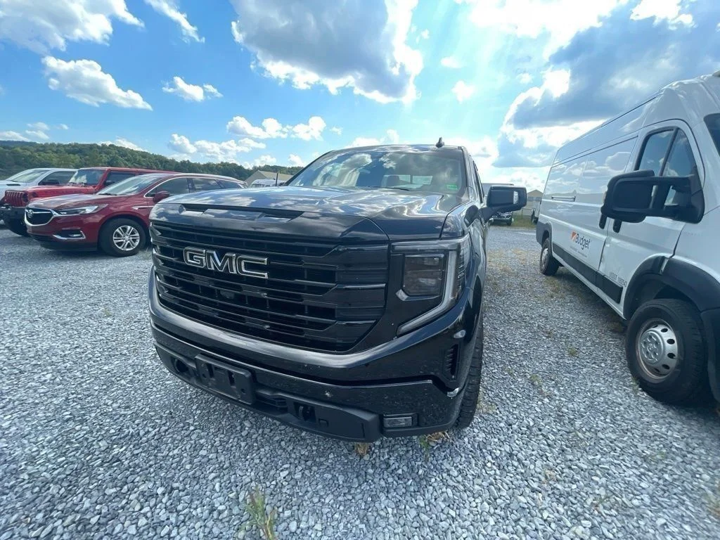 Used 2022 Black GMC Elevation image 3