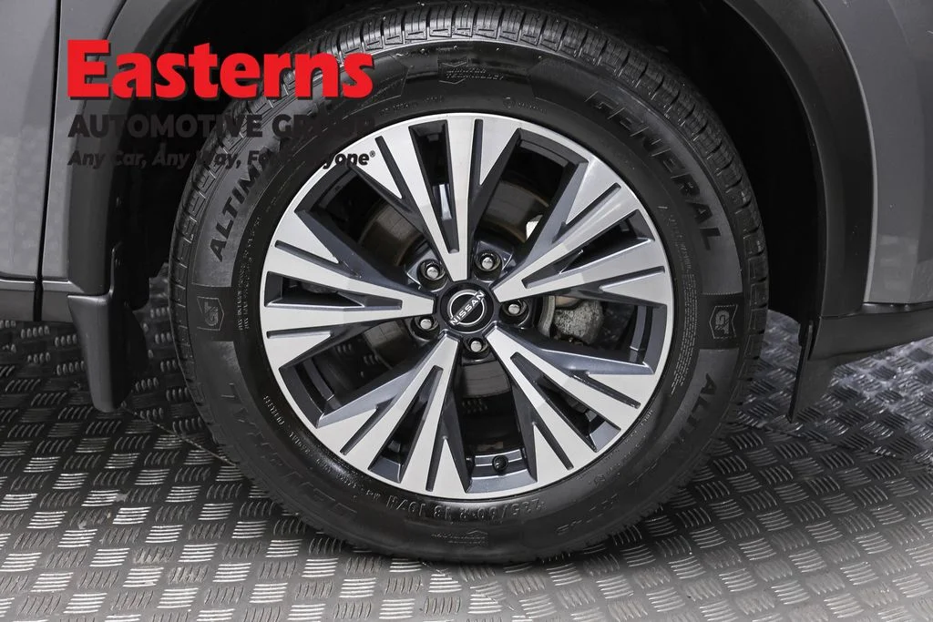 Used 2023 Gray Nissan SV image 30