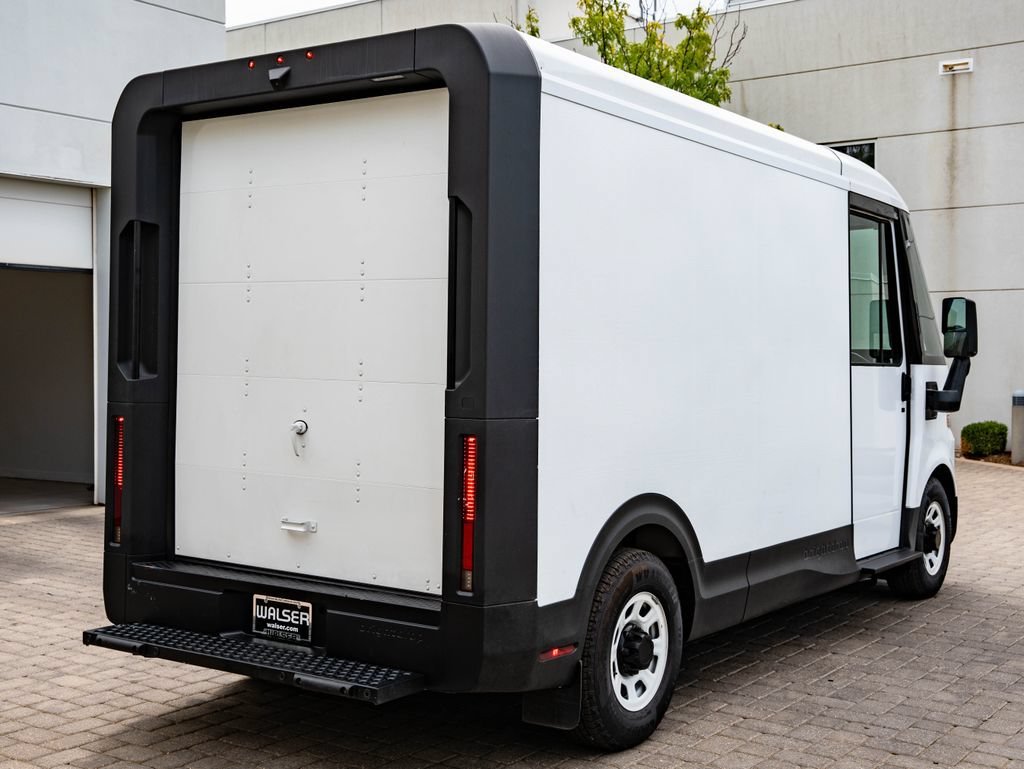 Used 2025 Oyster White Chevrolet 400 image 10