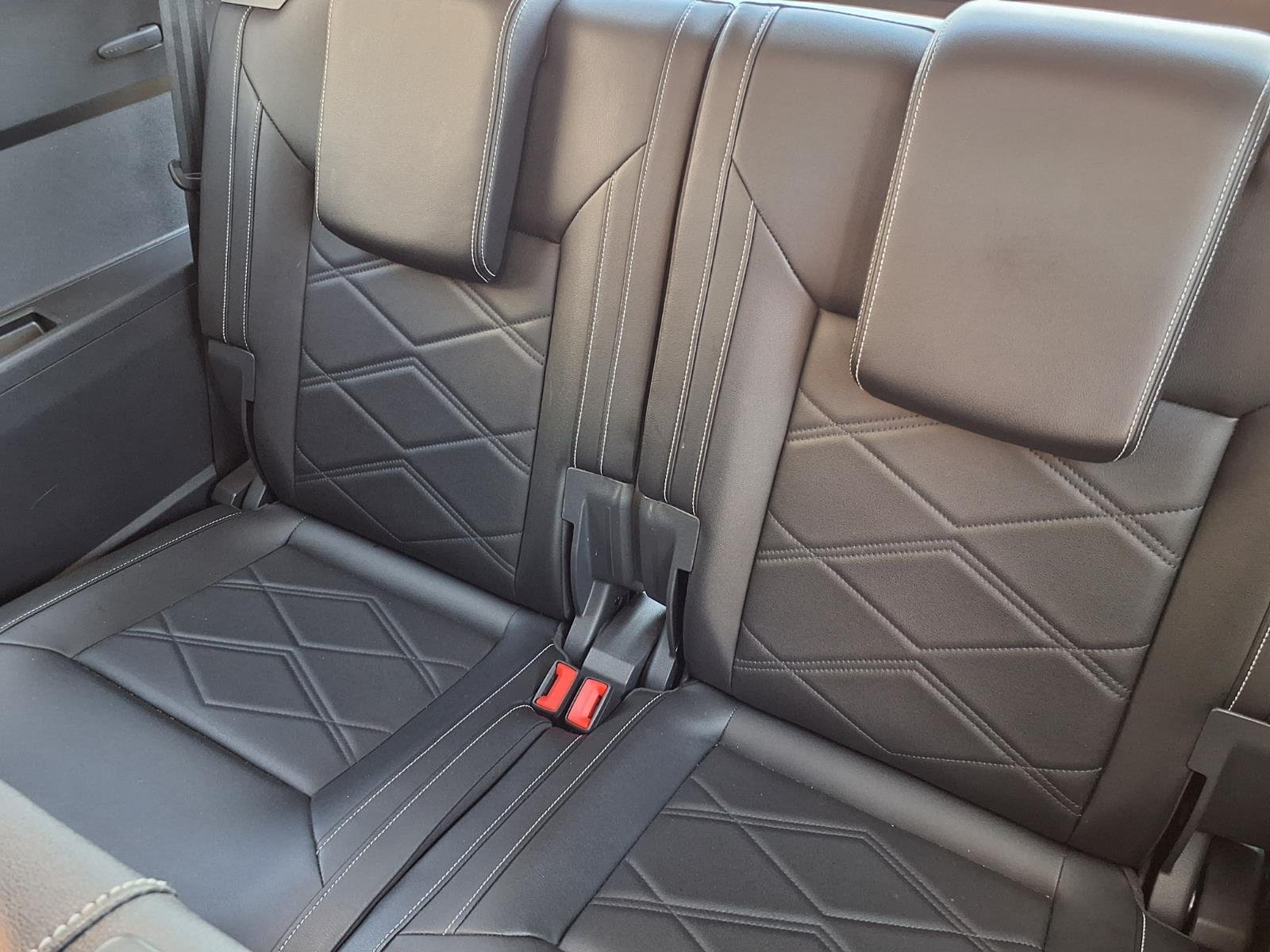Certified Used 2025  Volkswagen SE image 8