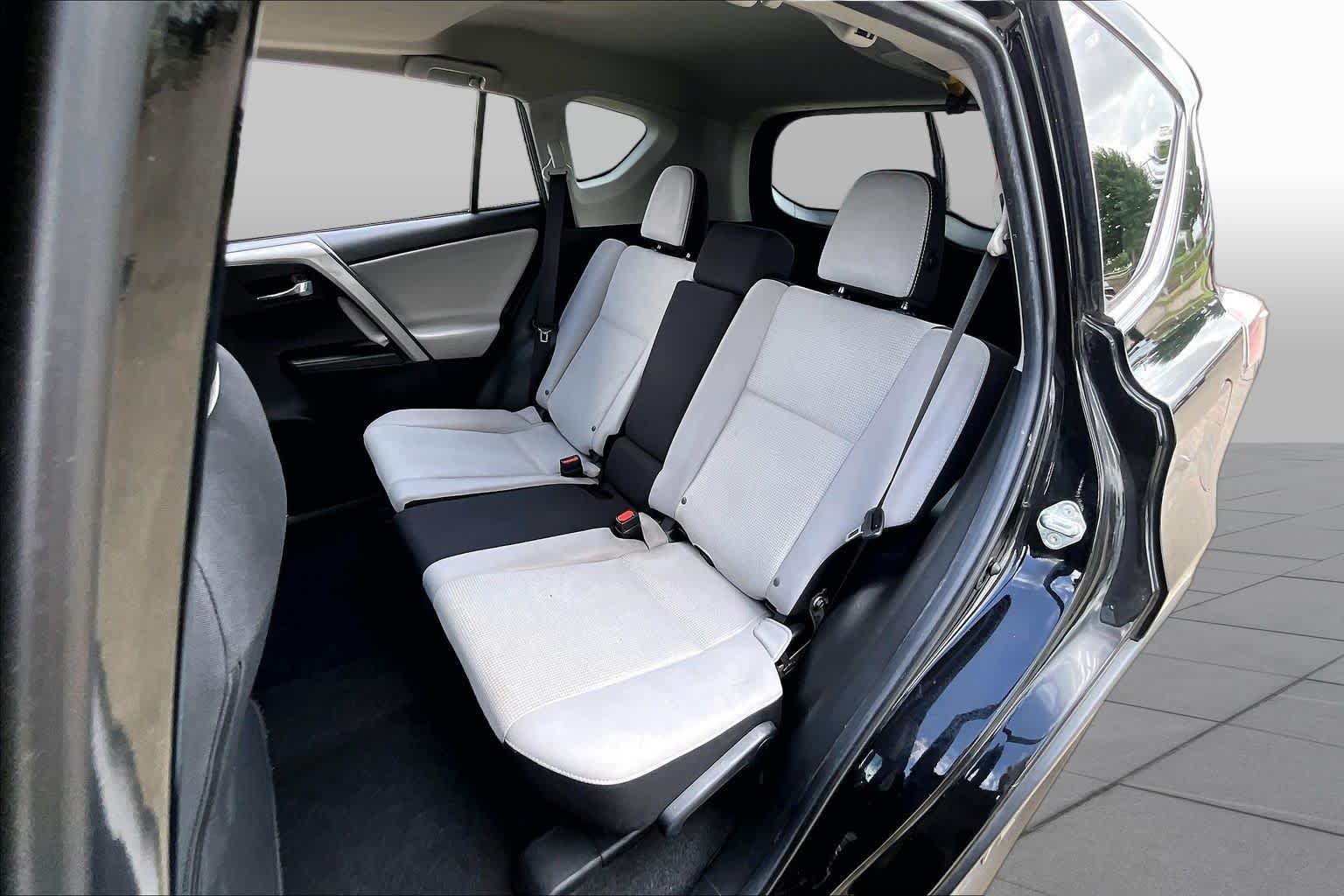Used 2018 Black Toyota XLE image 20