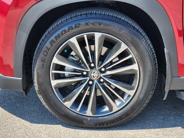 Used 2025 Ruby Flare Pear Toyota MAX Platinum All-Wheel Drive image 10