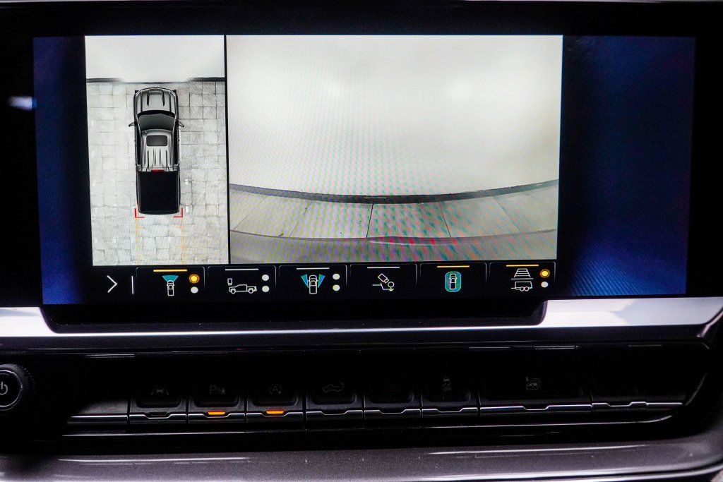 Used 2023 Red Chevrolet High Country image 33