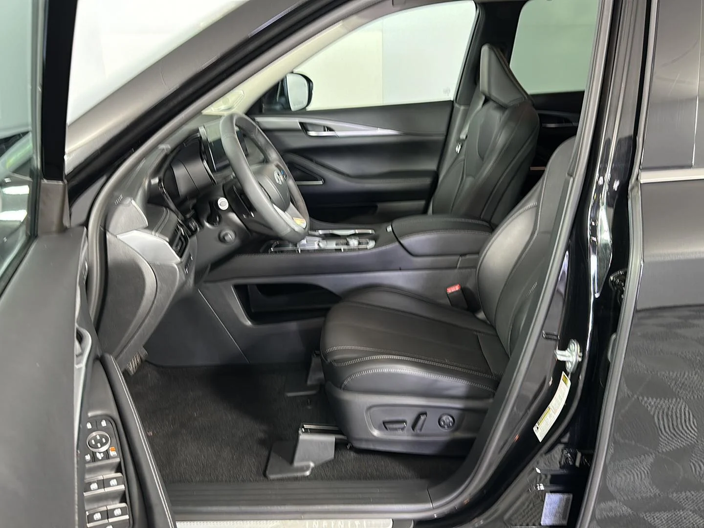 Used 2026 Mineral Black INFINITI LUXE image 9