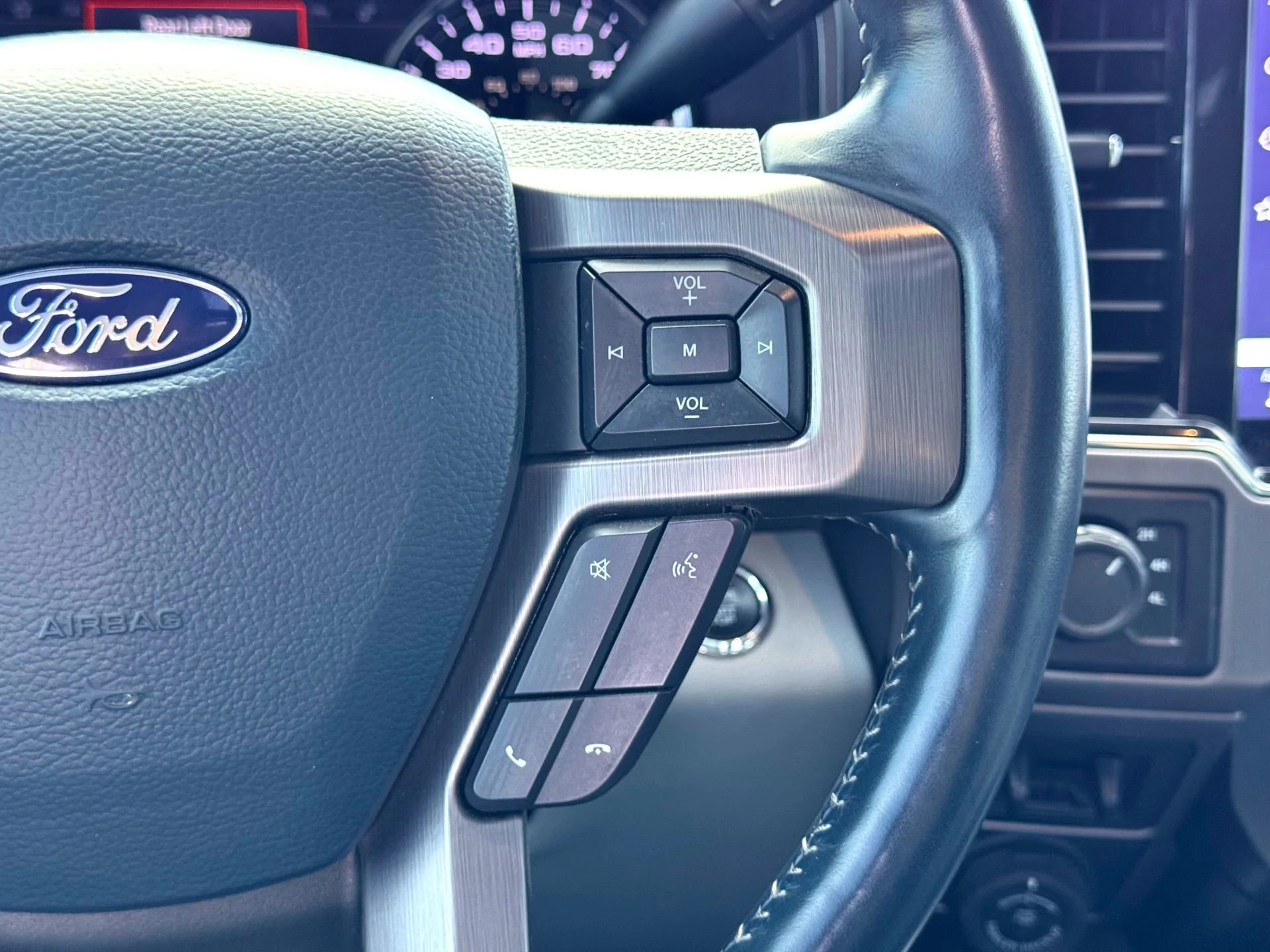 Used 2022  Ford Limited image 30