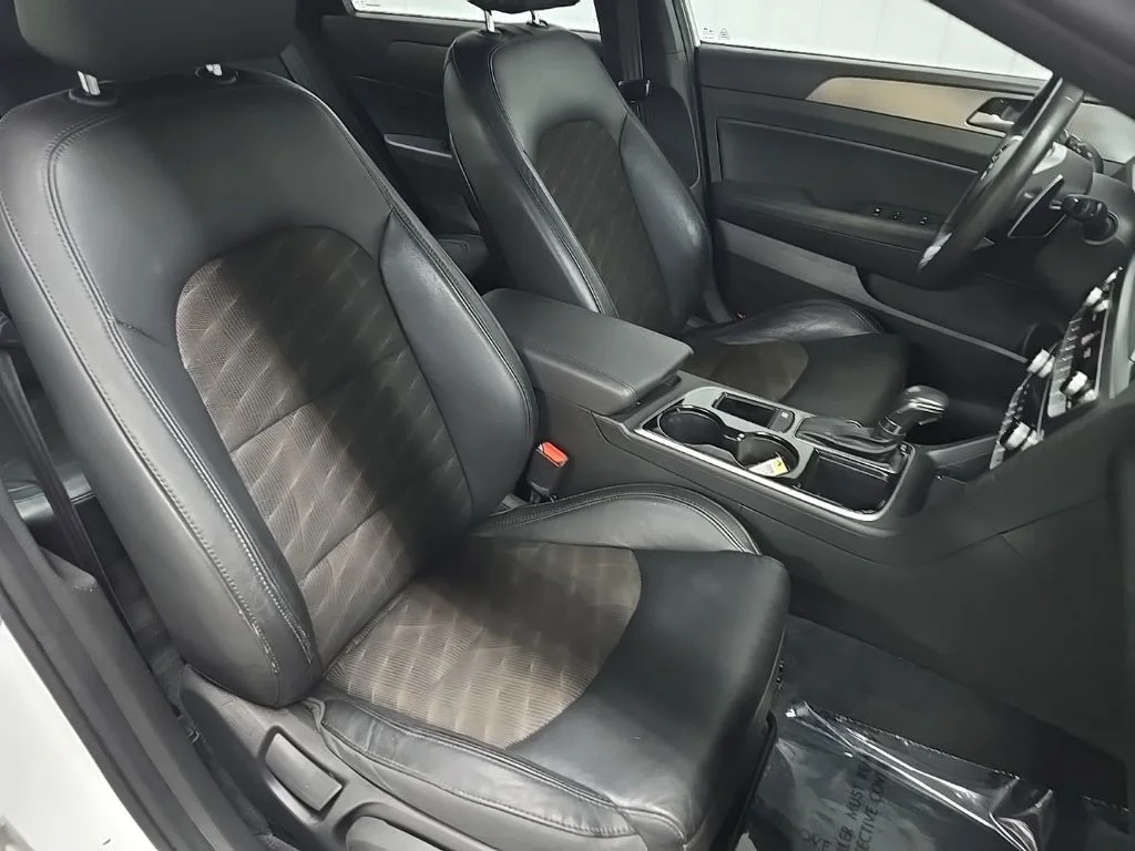Used 2018 White Hyundai Sport+ image 17