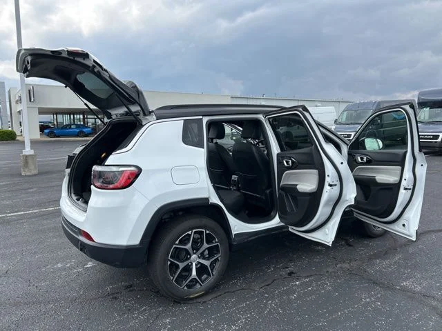 Used 2024 White Jeep Limited image 23