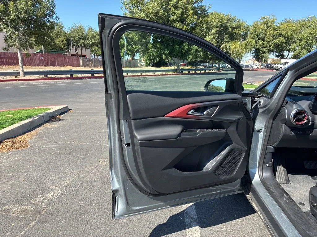 2025 Chevrolet Equinox EV RS - Photo 12