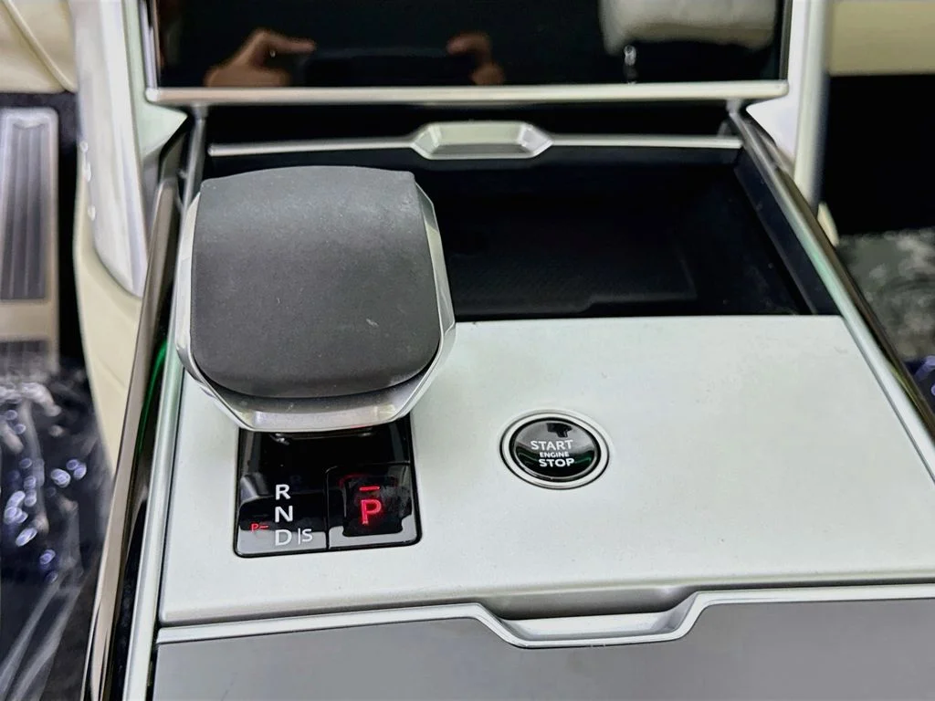 Used 2025 Gold Land Rover SE image 17