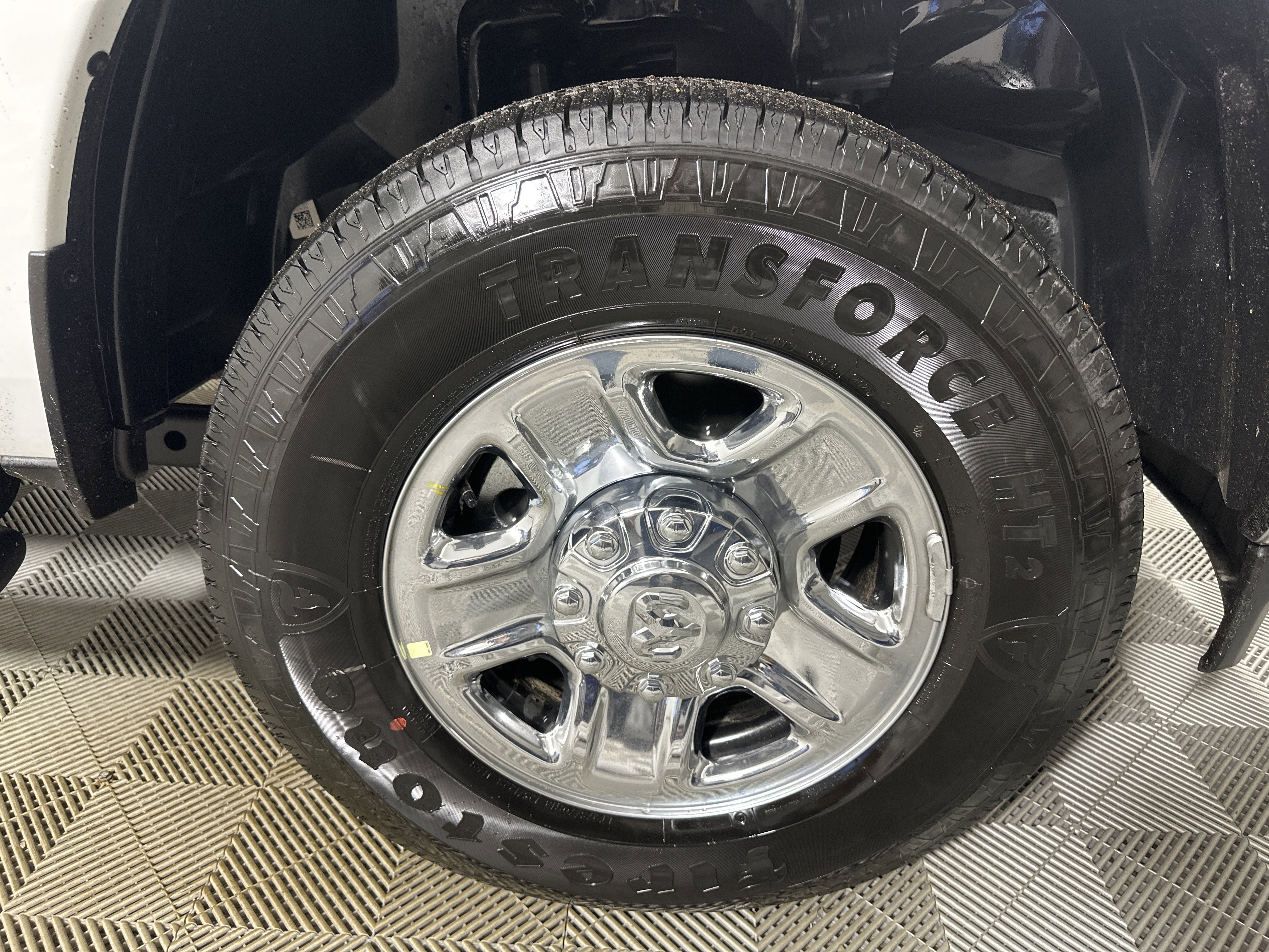 New 2026 Bright White Clear-Coat Exterior Paint RAM Tradesman image 28