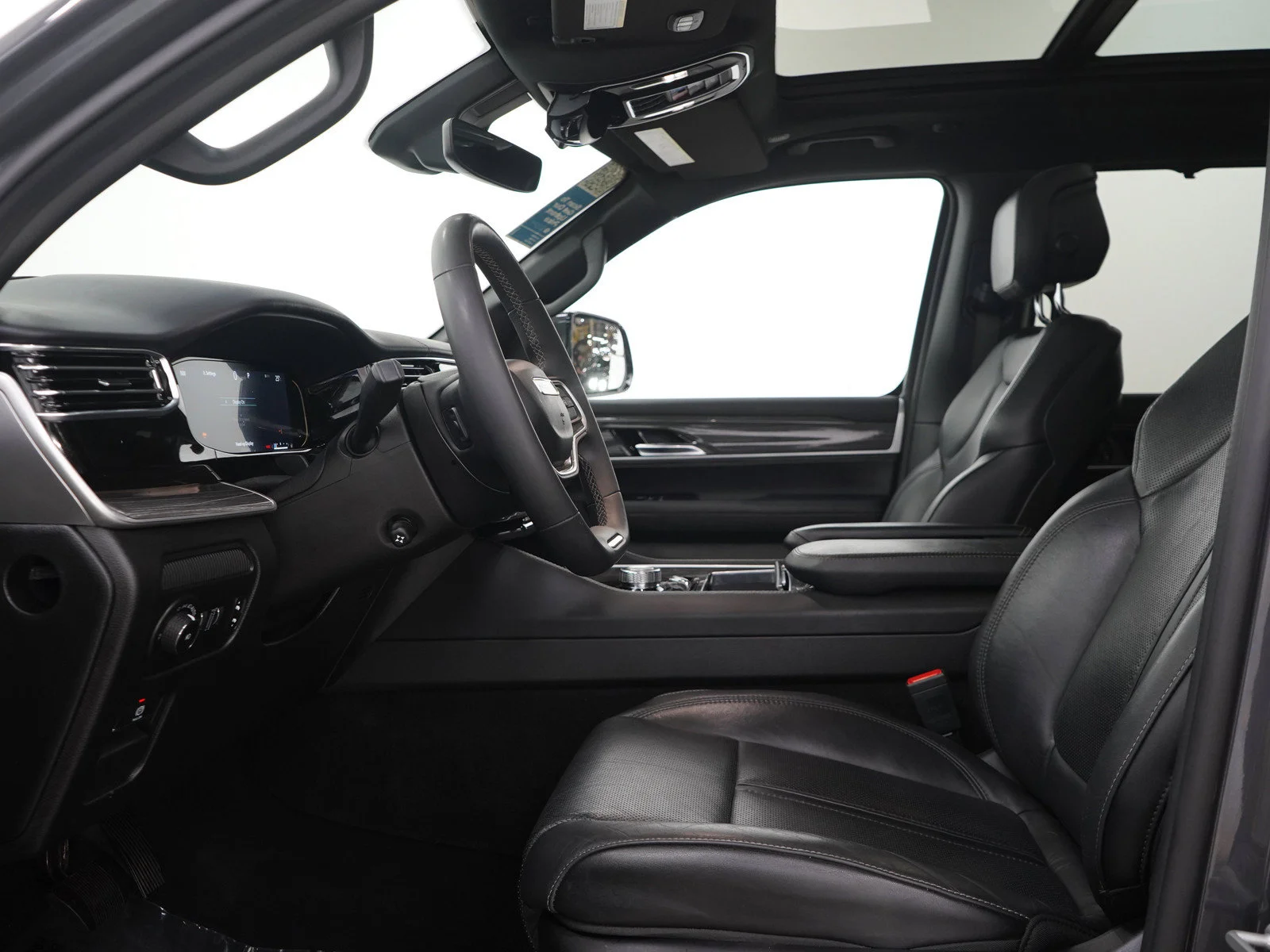 Used 2022 Baltic Gray Metallic Clearcoat Jeep Series III image 25