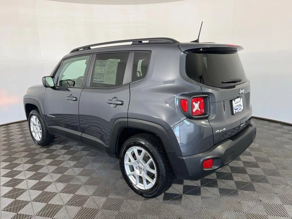 Used 2022 Graphite Gray Jeep Latitude image 7