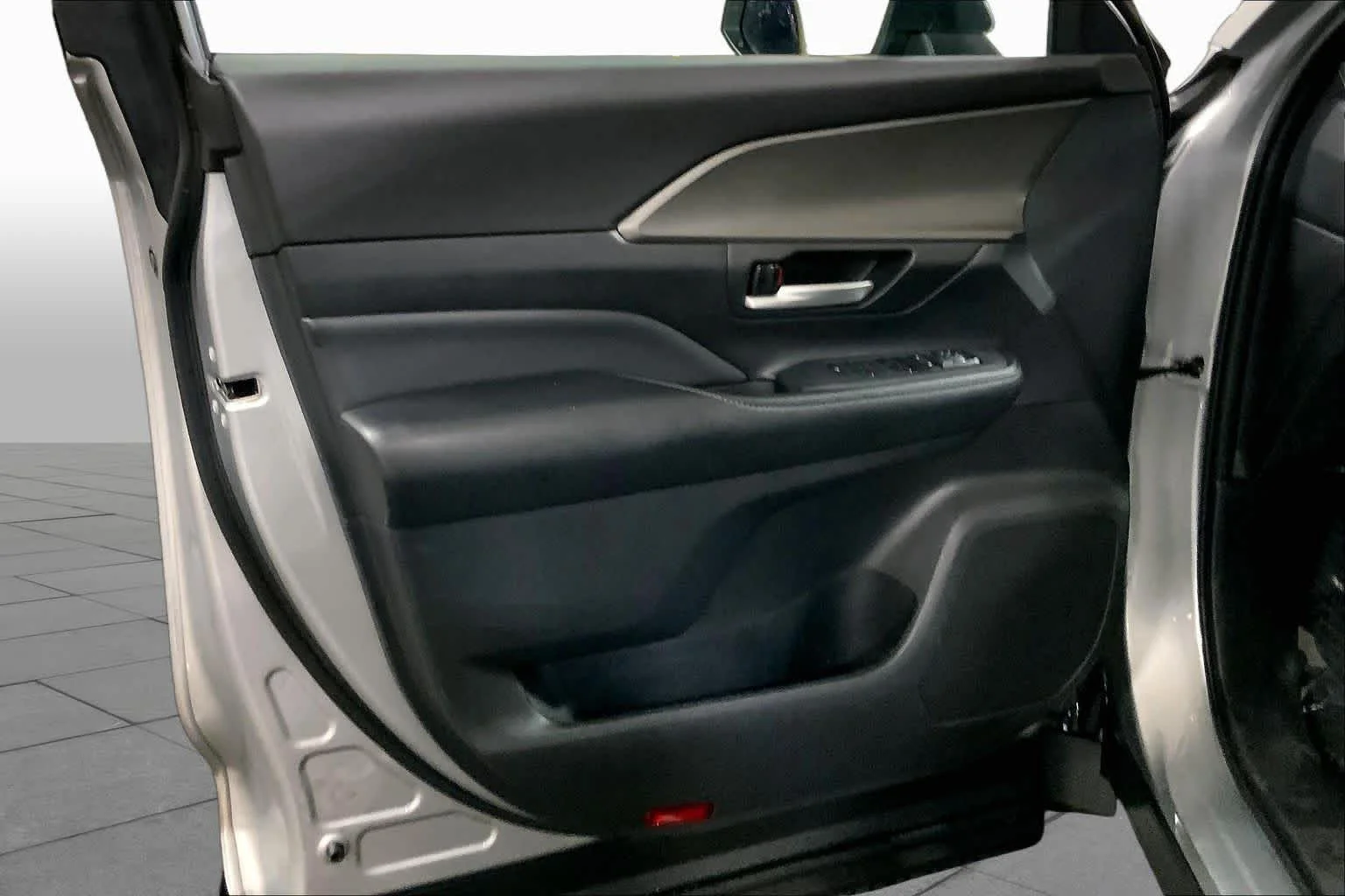 Used 2025 Celestial Silver Metallic Toyota XLE image 22