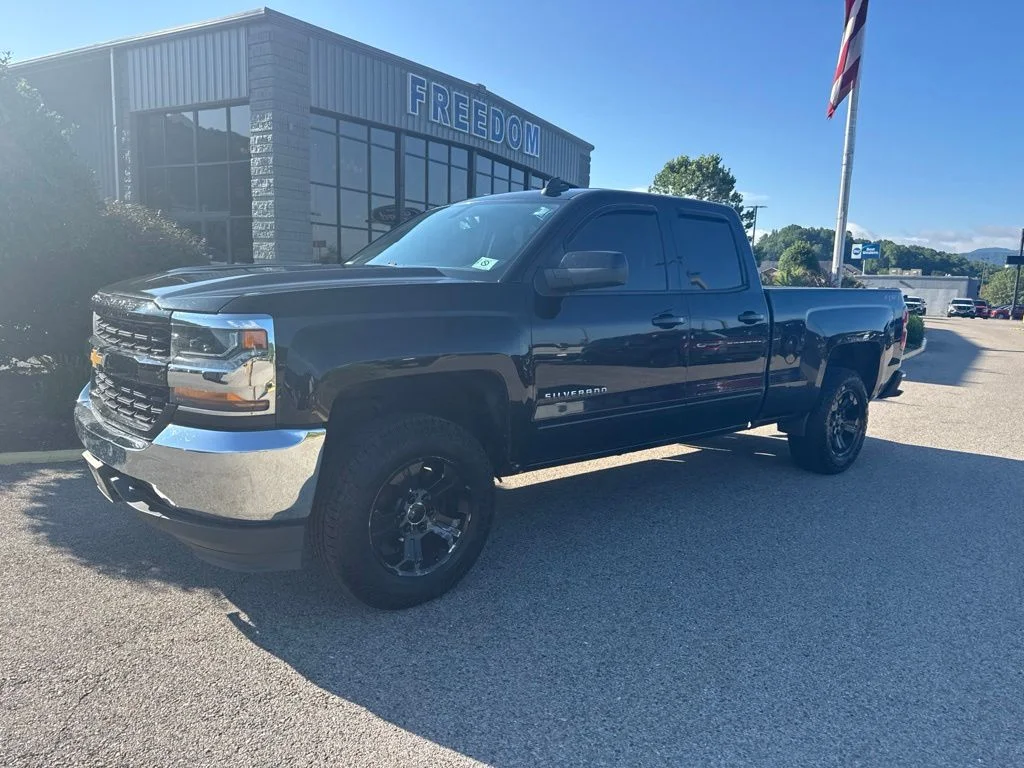 Used 2018 Chevrolet Silverado 1500 LT with VIN 1GCVKREC0JZ164014 for sale in Wise, VA