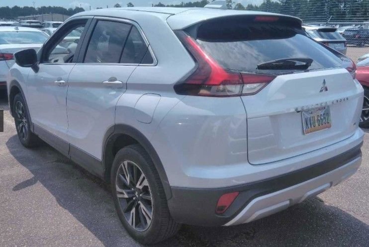 Used 2025 White Diamond Mitsubishi SE image 2