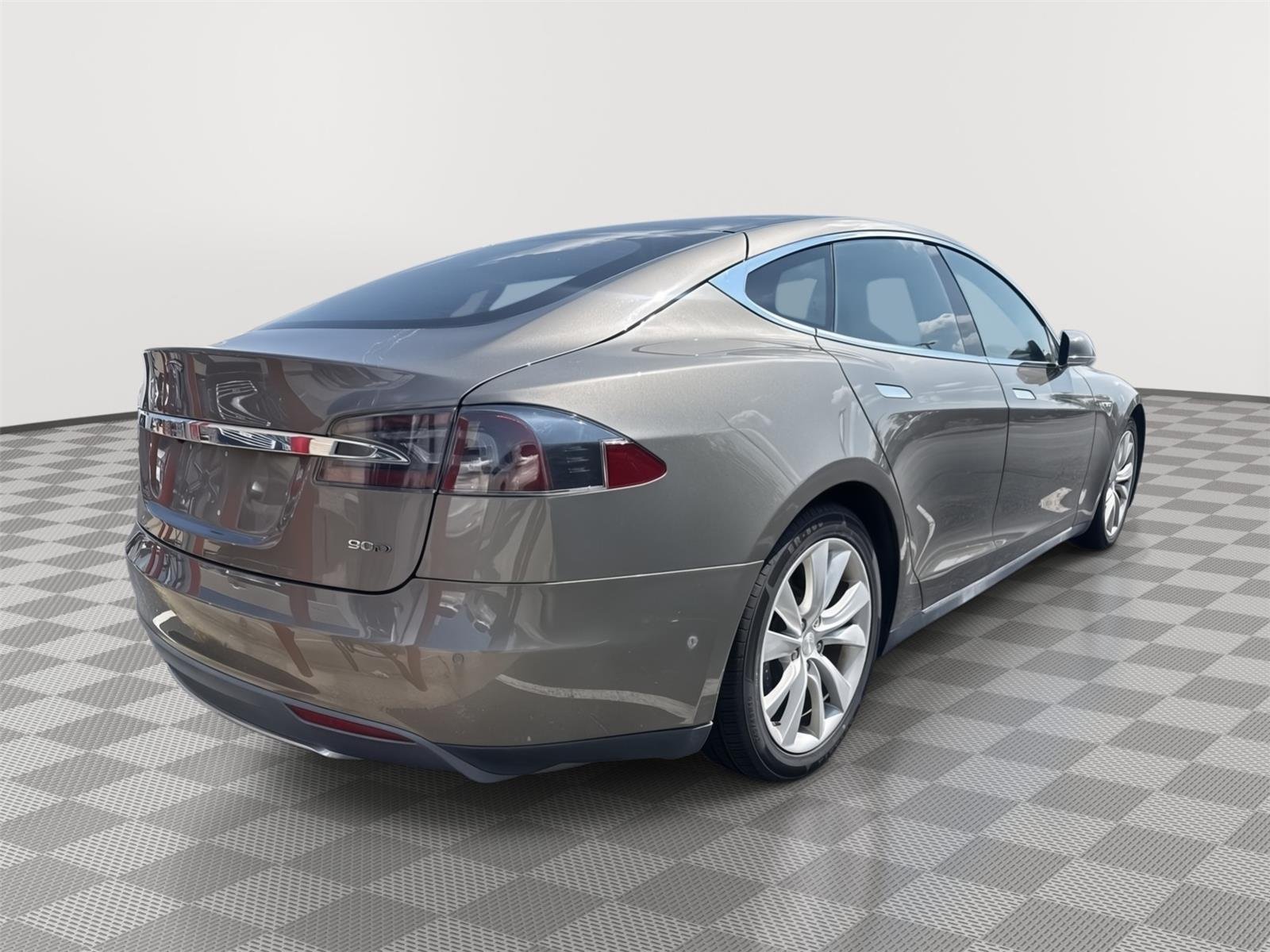 Used 2016 Titanium Metallic Tesla 90D image 11