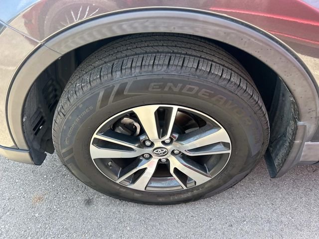 Certified Used 2018 Gray Toyota XLE image 10
