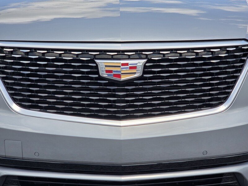 Used 2025 Silver Metallic CADILLAC FWD 4DR LUXURY image 9