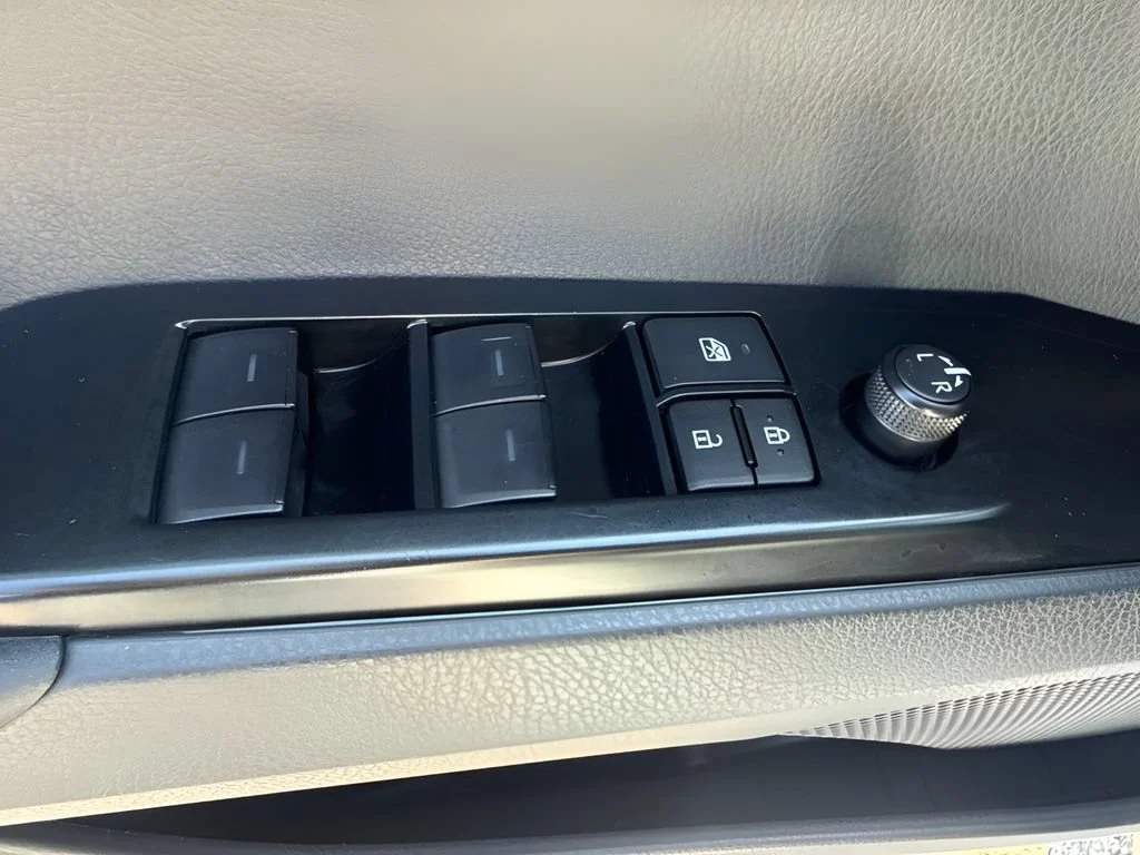 Used 2025 White Toyota LE image 27