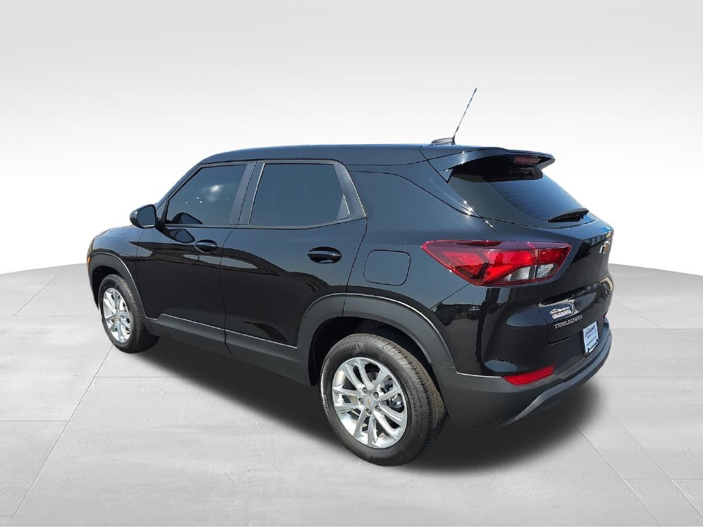 Used 2025 Black Chevrolet LS image 3