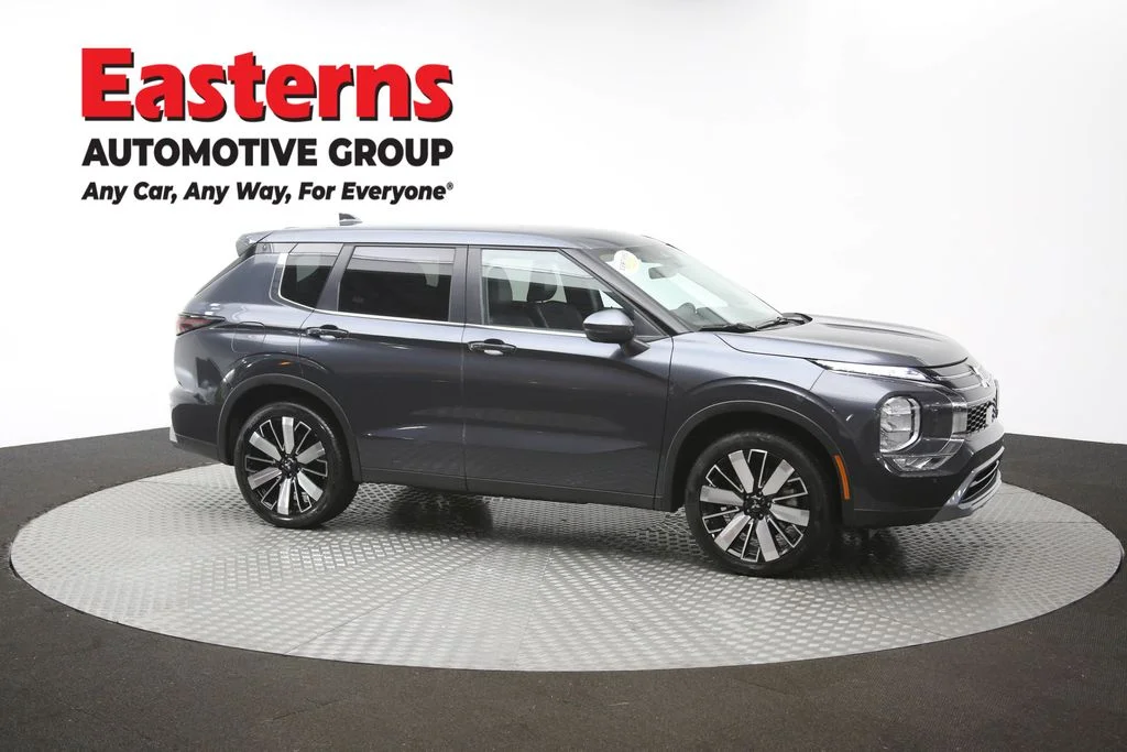 Used 2025 Gray Mitsubishi SE image 42