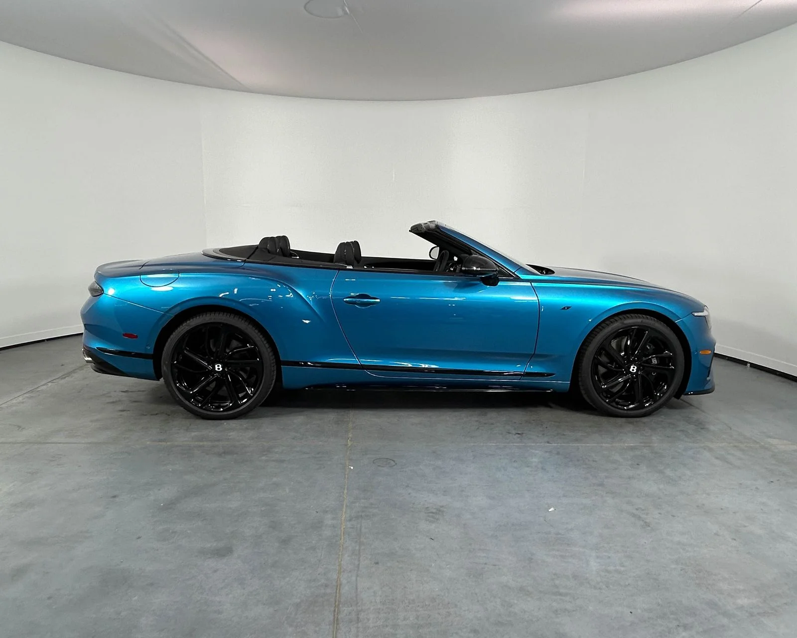 New 2026  Bentley V8 S image 5