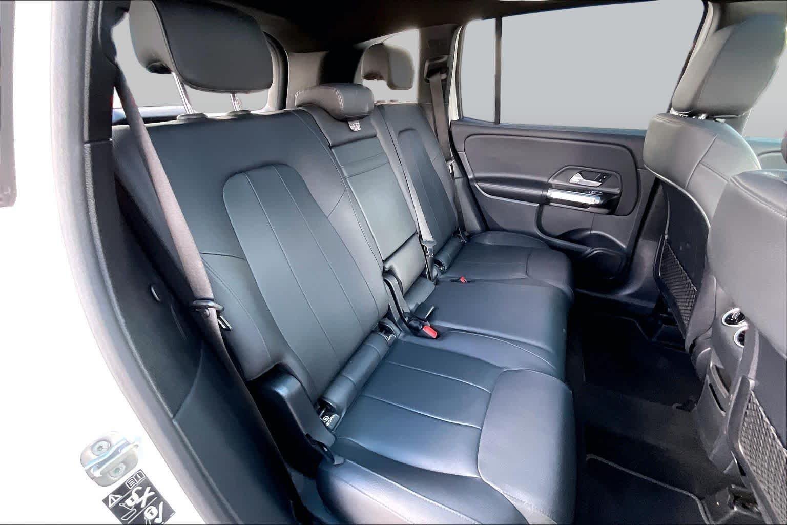 Used 2025 Polar White Mercedes-Benz GLB 250 image 20