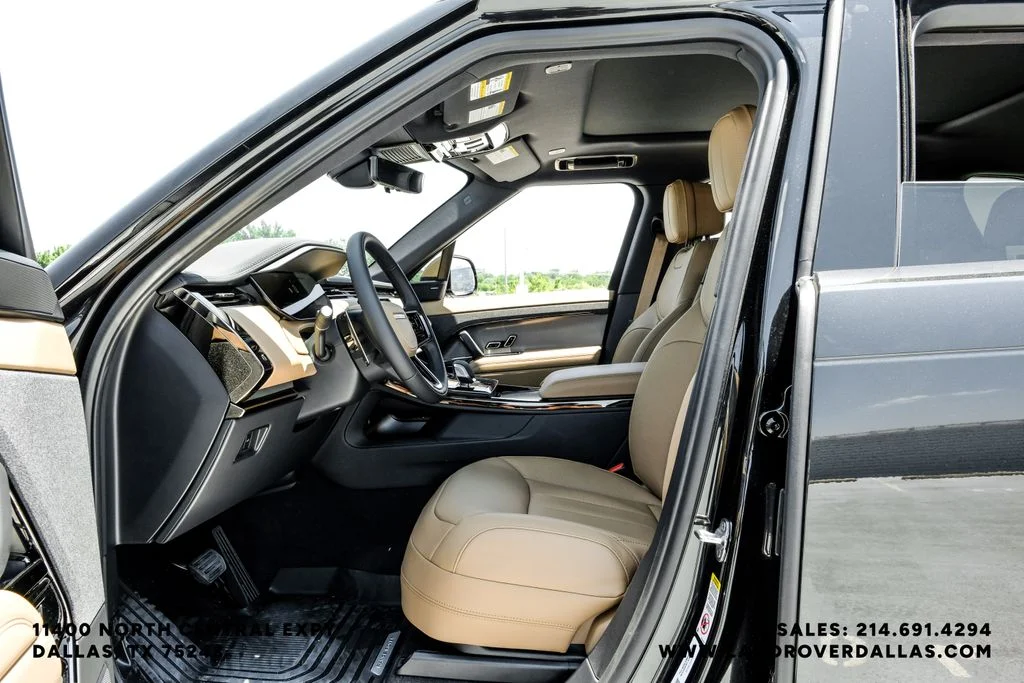 New 2026 Santorini Black Metallic Land Rover SE image 30