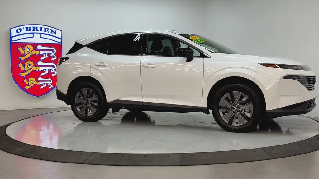 Used 2025 White Pearl Nissan SL image 3