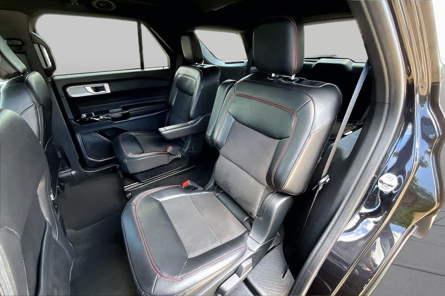 Used 2022 Agate Black Metallic Ford ST-Line image 21