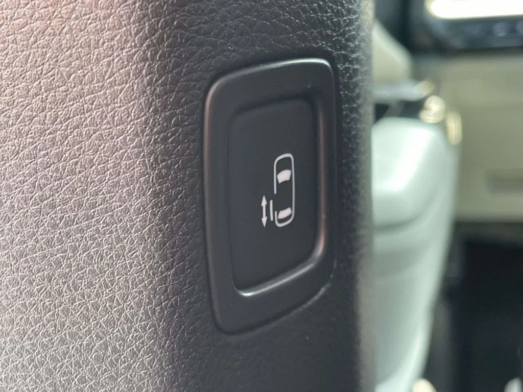 Used 2024 Black Kia EX image 22